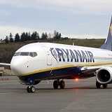 Ryanair ухудшила прогноз годовой прибыли из-за повышения цен на нефть и забастовок // Финмаркет