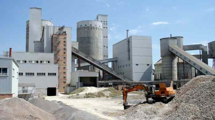В сентябре два российских цементных завода прекратили выпуск продукции