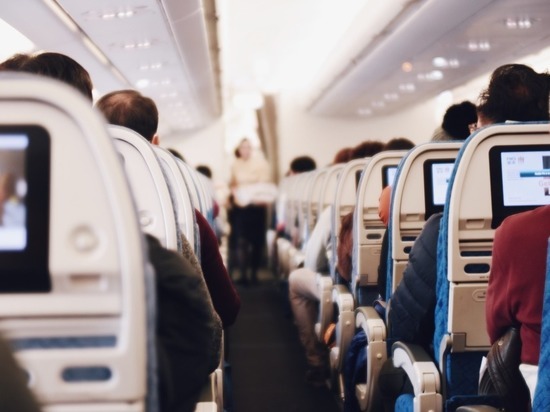 Авиакомпании предложили жестко штрафовать за жадность: пассажиров защитят от овербукинга