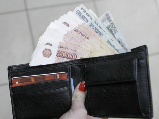 Стало известно, сколько россиян отдают за кредиты более половины доходов